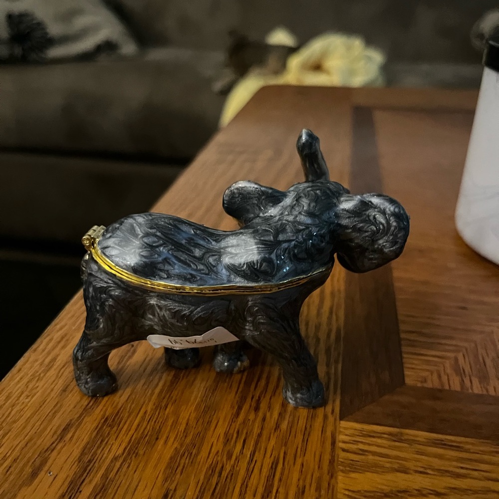 Elephant jewelry holder - Picture 3 of 5